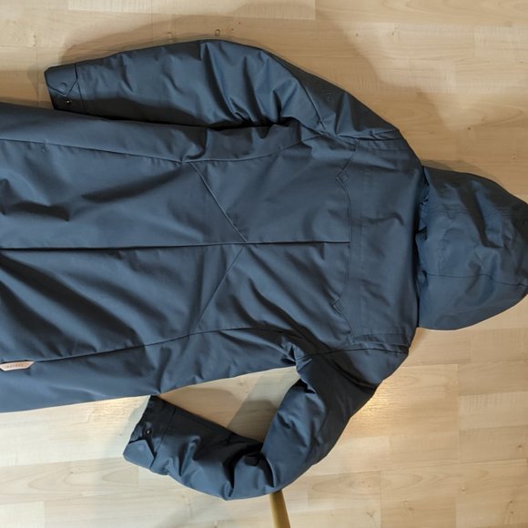 SOLD elsewhere---Indygena (renamed Indyeva) coat 700 fill size small - Picture 2 of 4